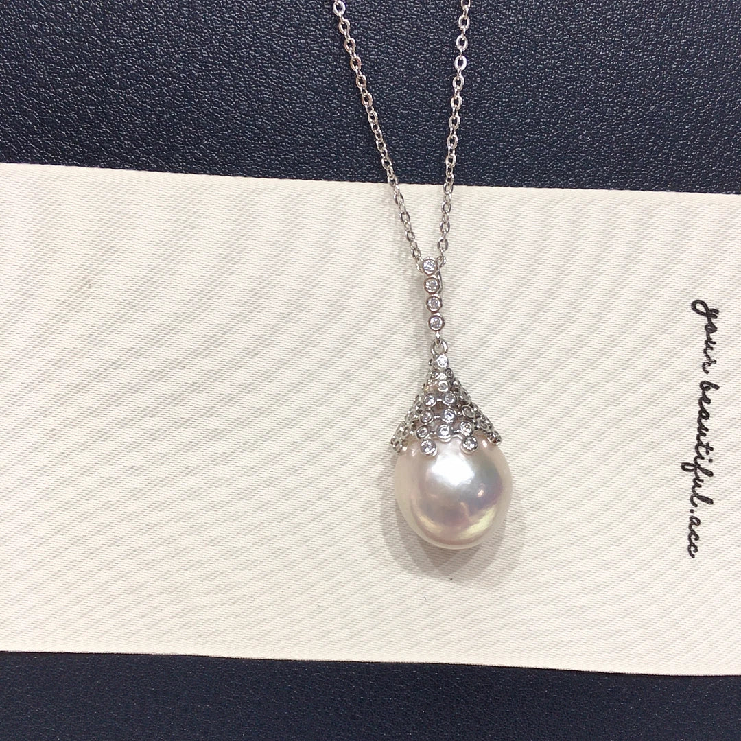 Pearl Baroque Pendant Necklace